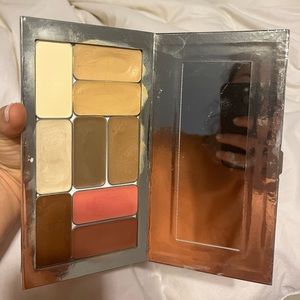 Seint palette with makeup tins